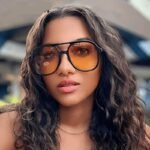 Vintage Oversized Pilot Sunglasses - Fashionable UV400 Protective Eyewear for Men and Women - Image 3