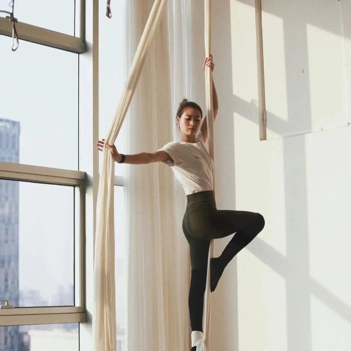 High Strength 11 Yards Aerial Silks Fabric for Acrobatic Flying Dance - Image 3